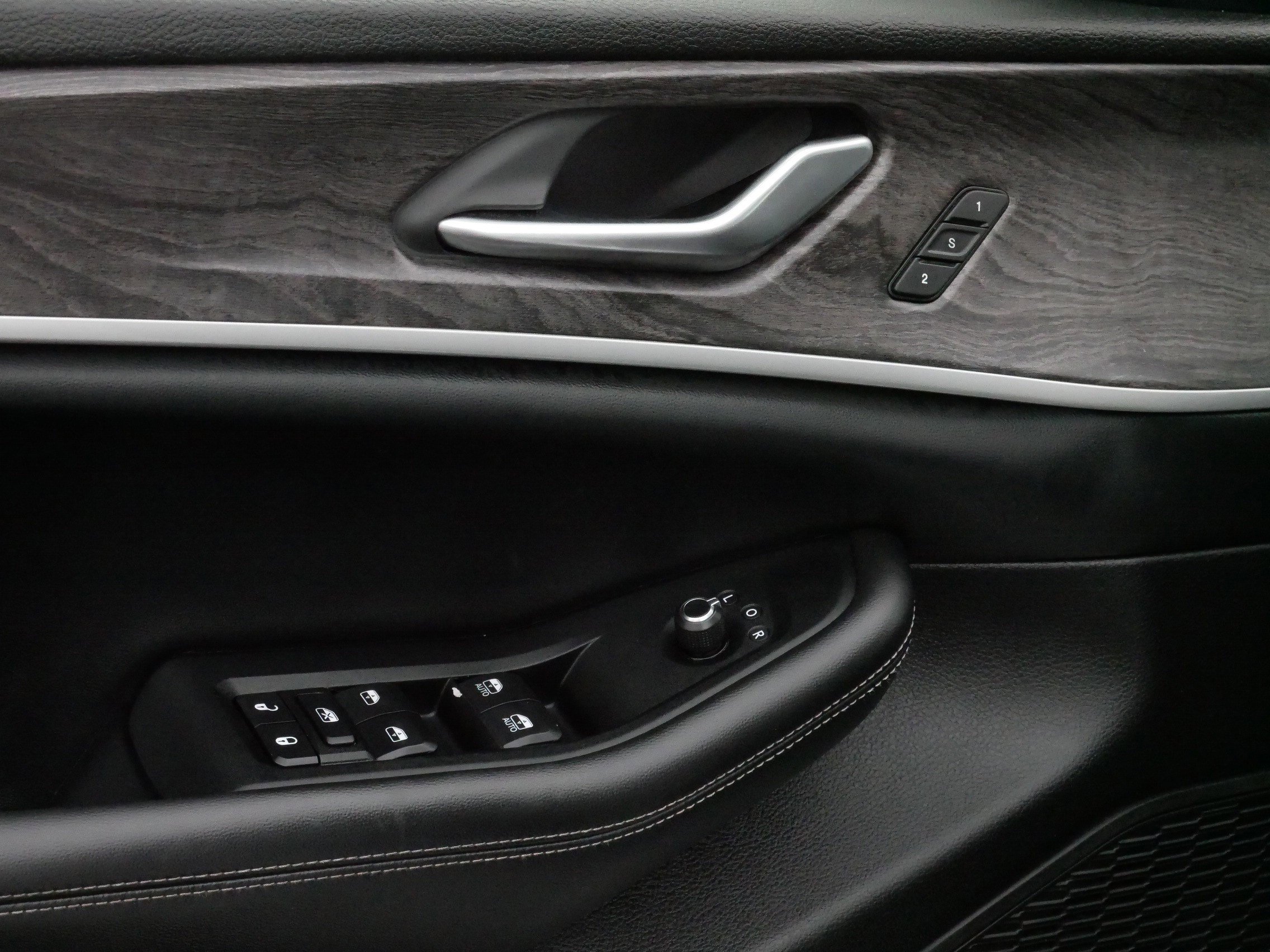 Certified 2023 Jeep Grand Cherokee L Limited w/ Black Appearance Package image 19