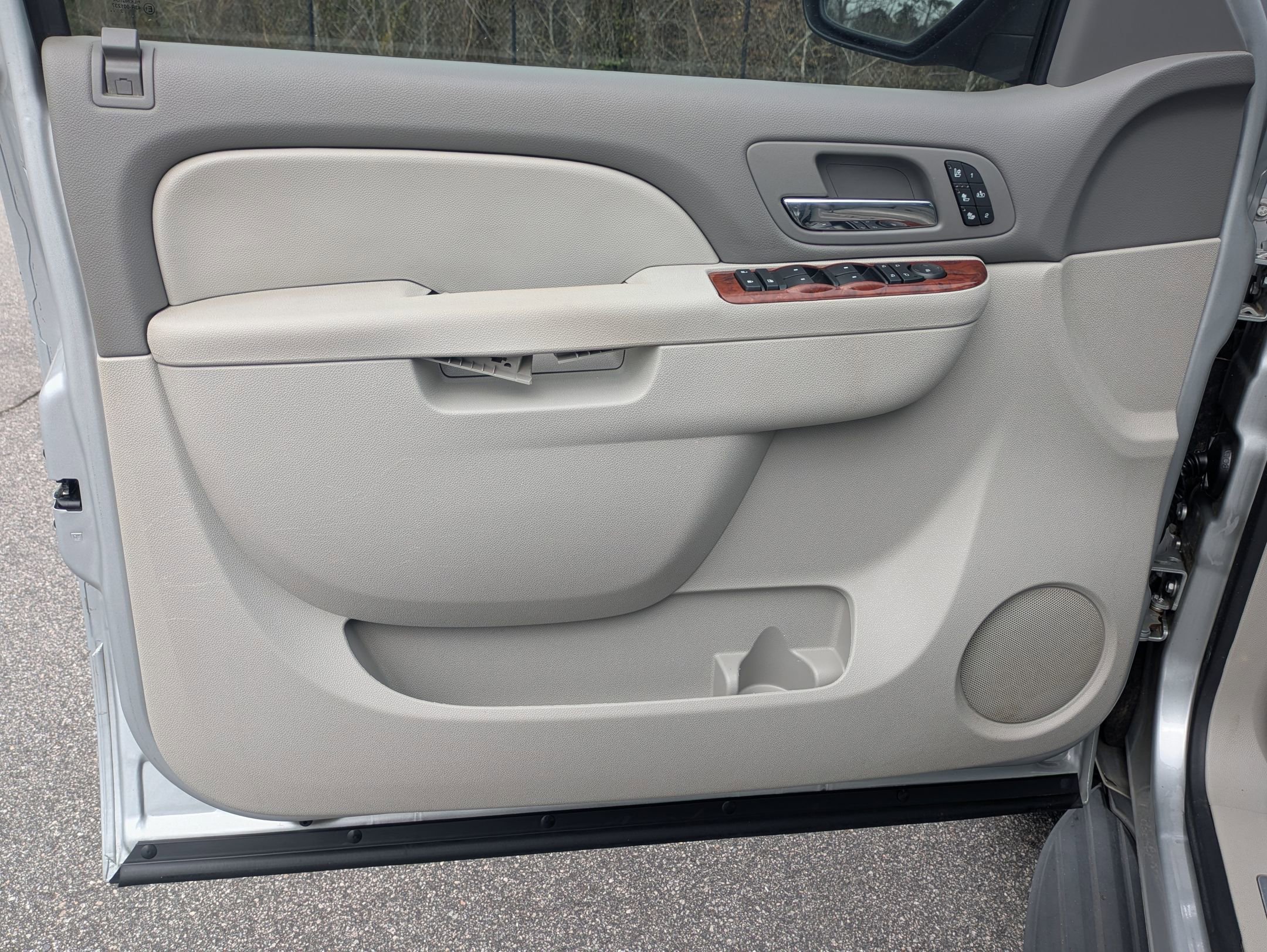 Used 2013 Chevrolet Tahoe LTZ image 18