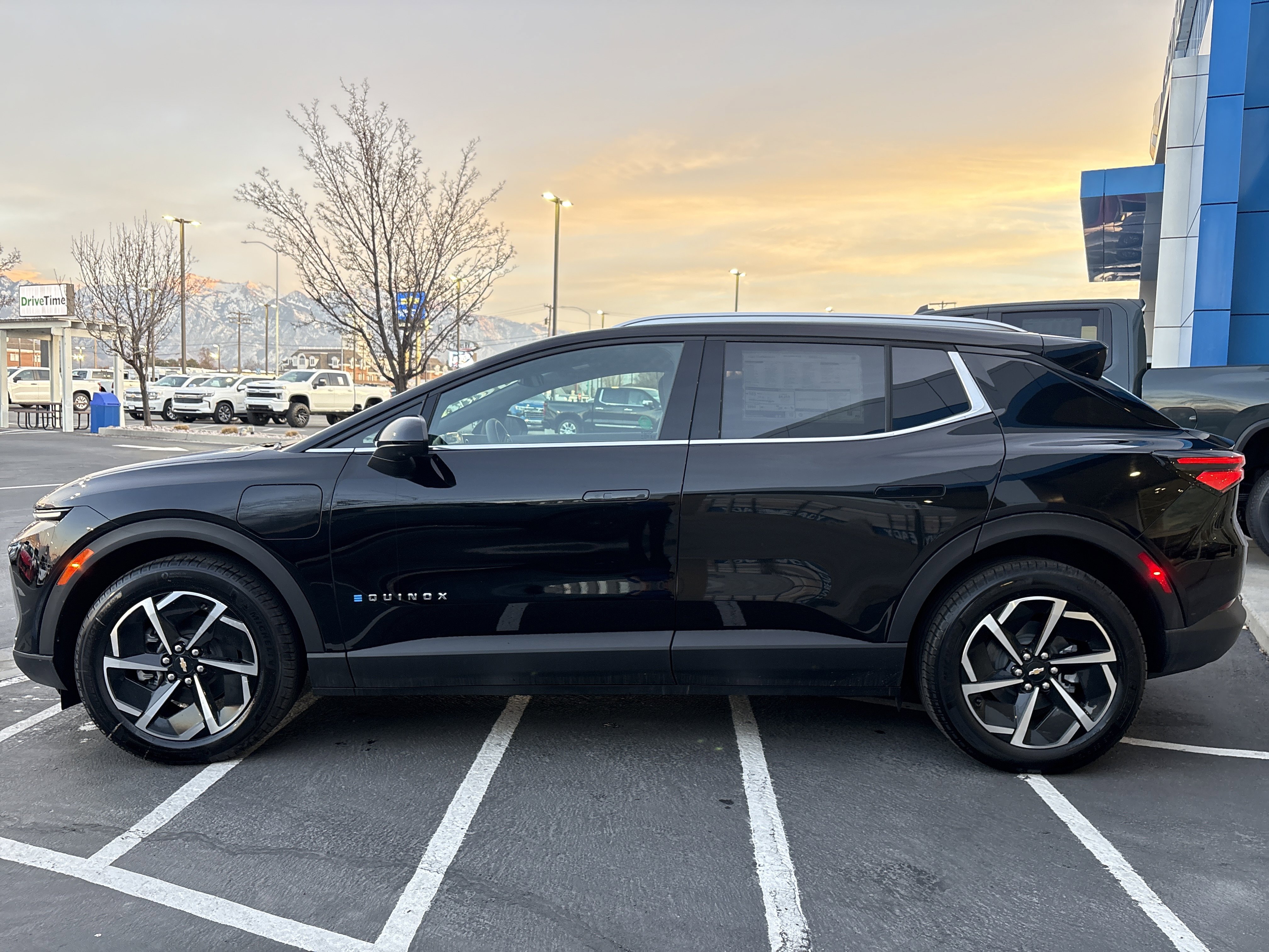 New 2026 Chevrolet Equinox EV LT image 2