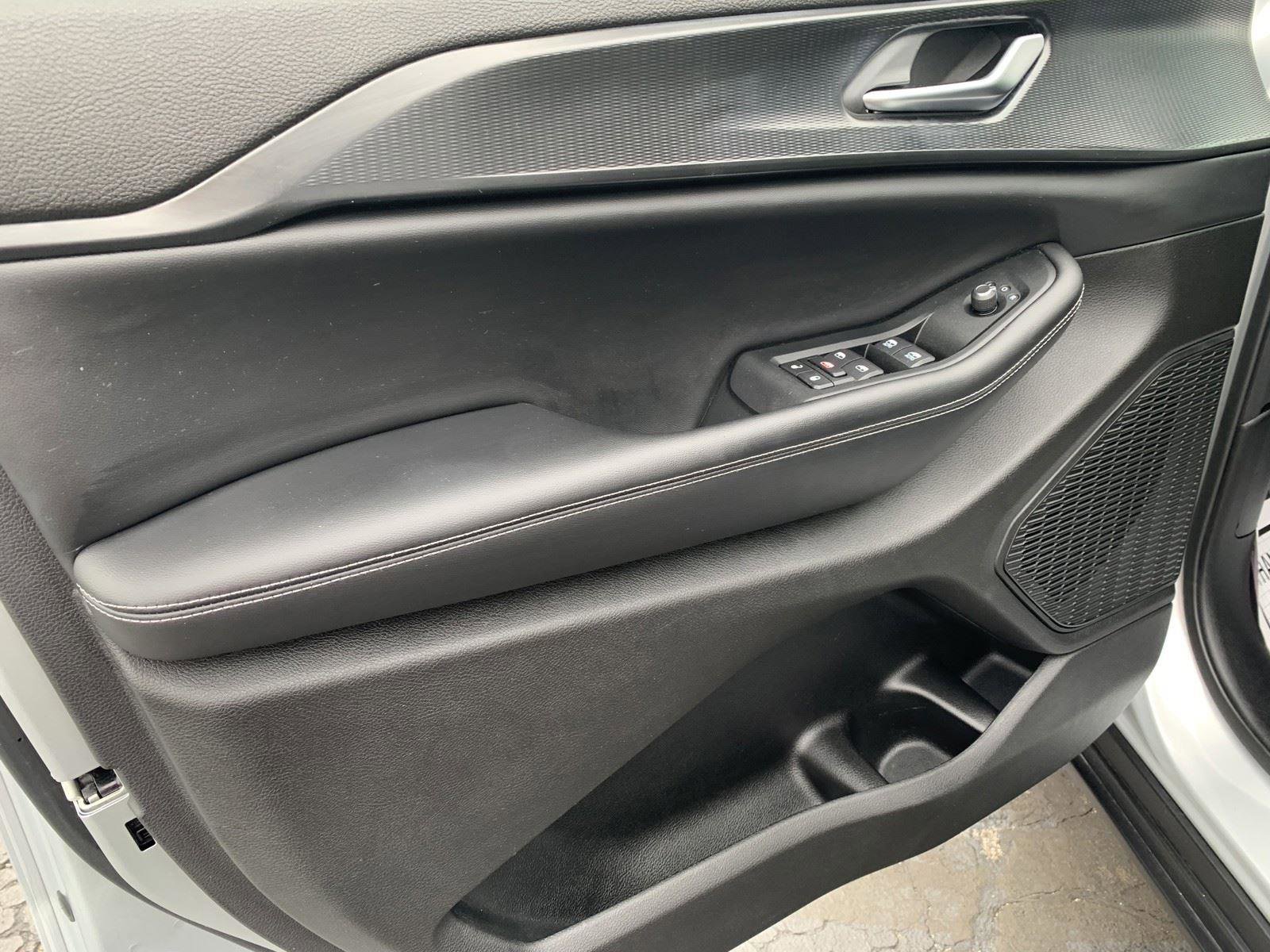 Used 2023 Jeep Grand Cherokee Laredo X image 13