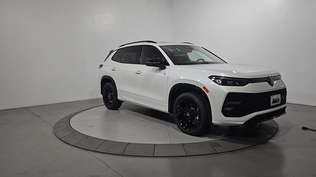 New 2026 Volkswagen Tiguan SE R-Line image 7