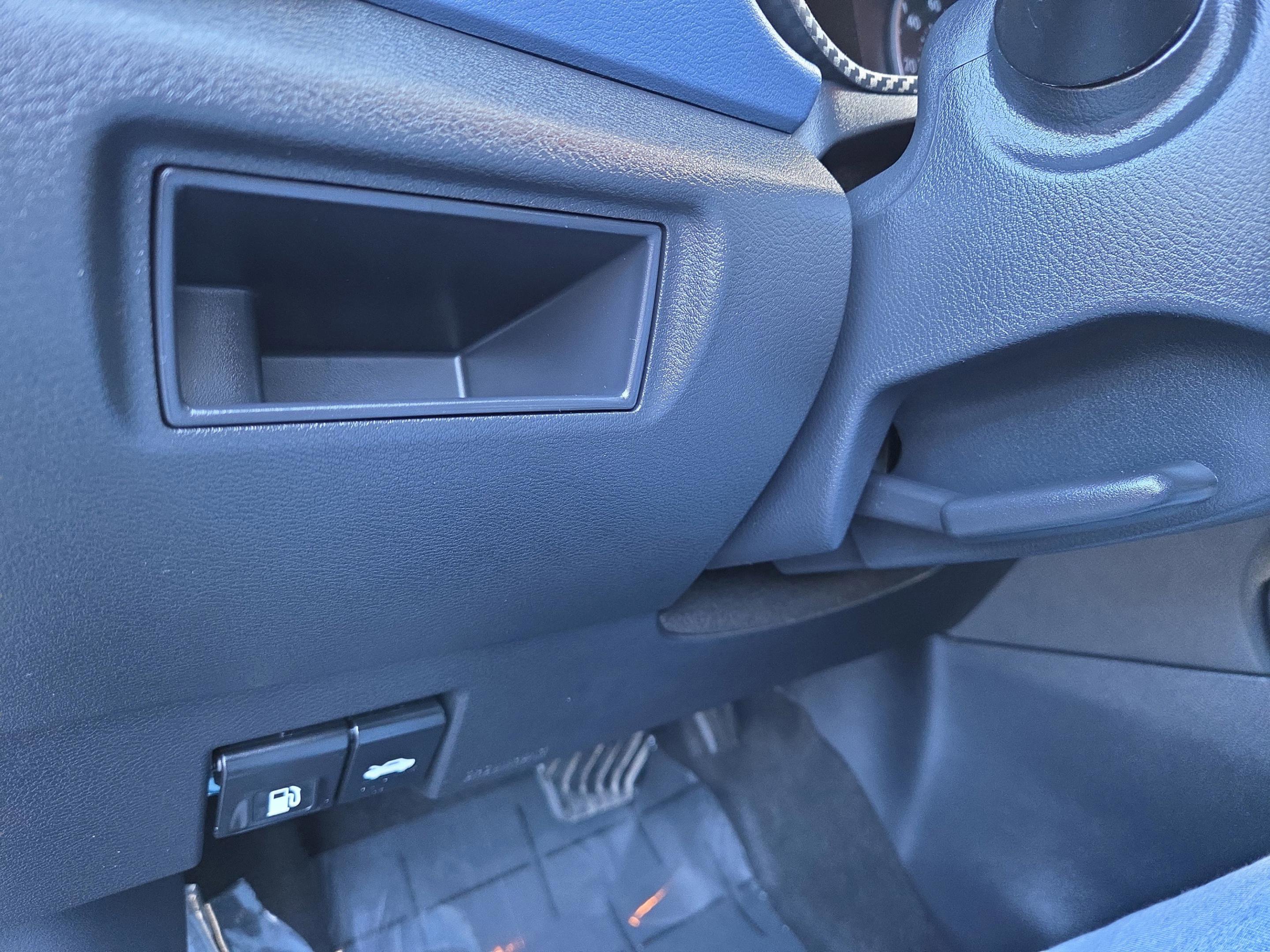 Used 2025 Nissan Versa SV image 24