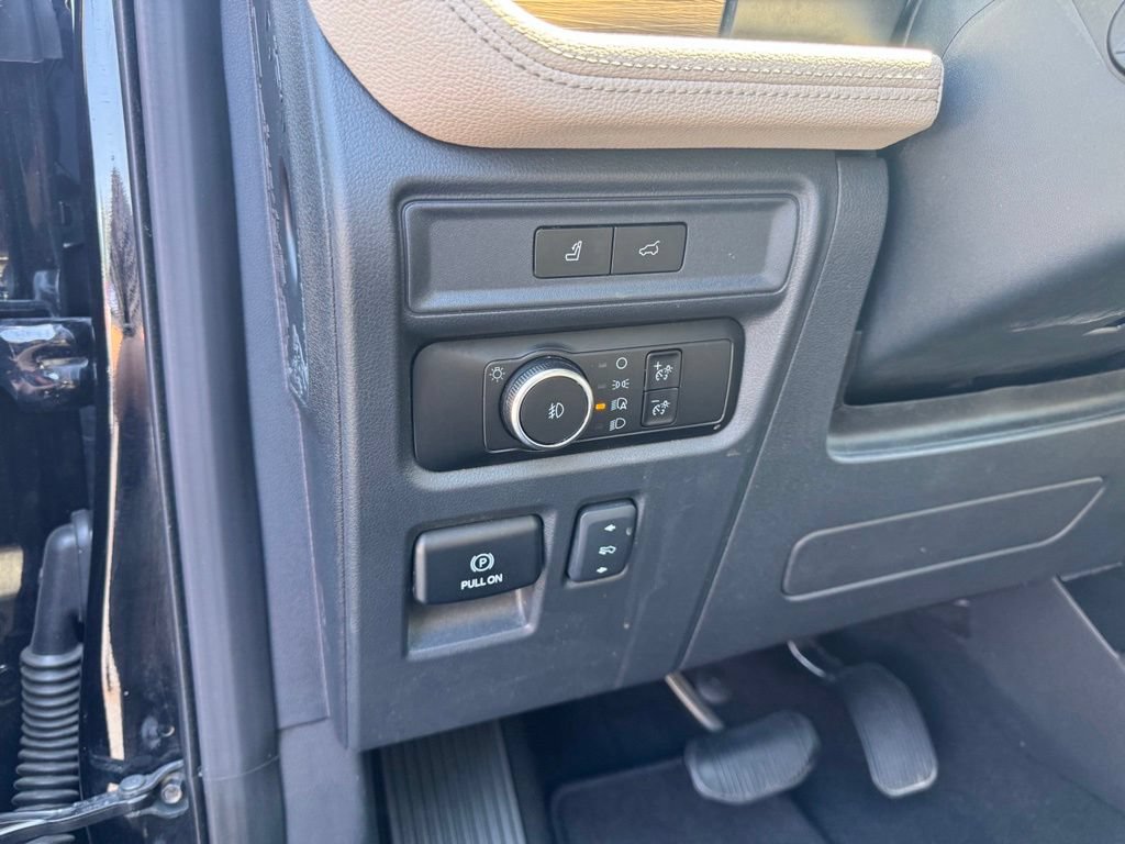 Used 2024 Ford Expedition Limited AWD/4WD image 4