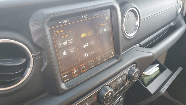 Certified 2022 Jeep Wrangler Unlimited Sahara w/ Cold Weather Group image 15