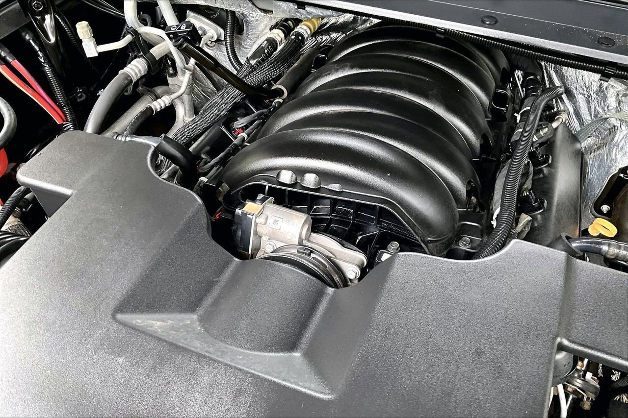 Used 2018 Chevrolet Suburban LT RWD image 31
