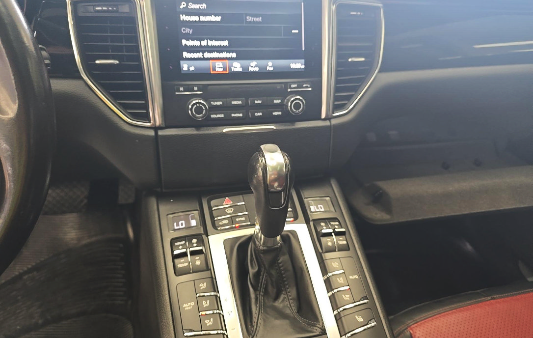 Used 2017 Porsche Macan S AWD/4WD image 11