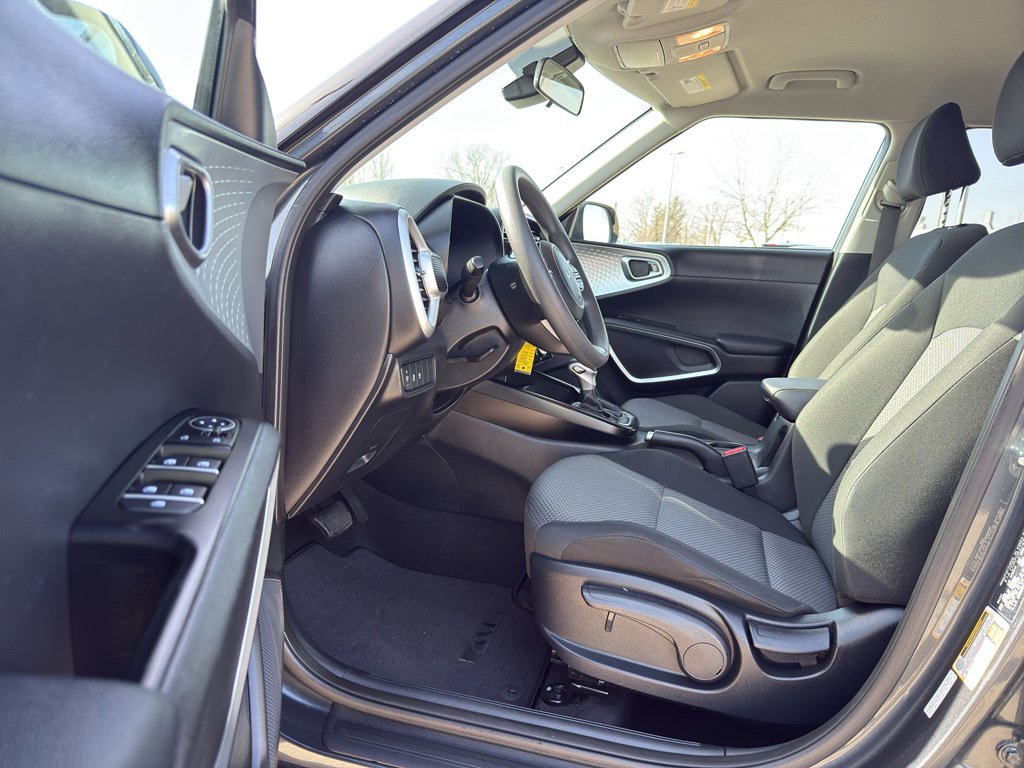 Used 2024 Kia Soul LX w/ LX Technology Package image 10