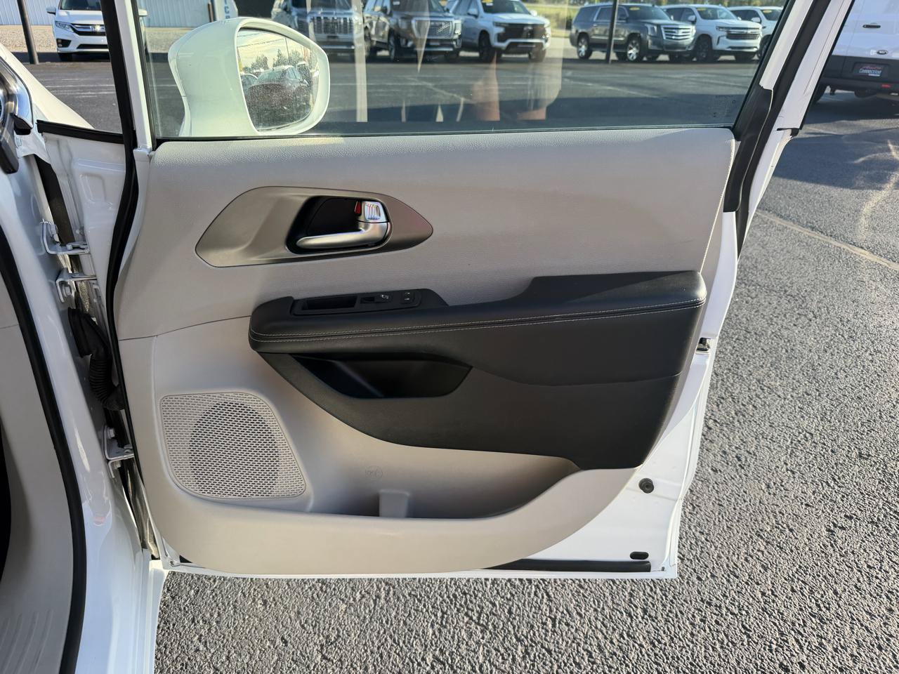 Used 2022 Chrysler Pacifica Touring-L FWD image 21