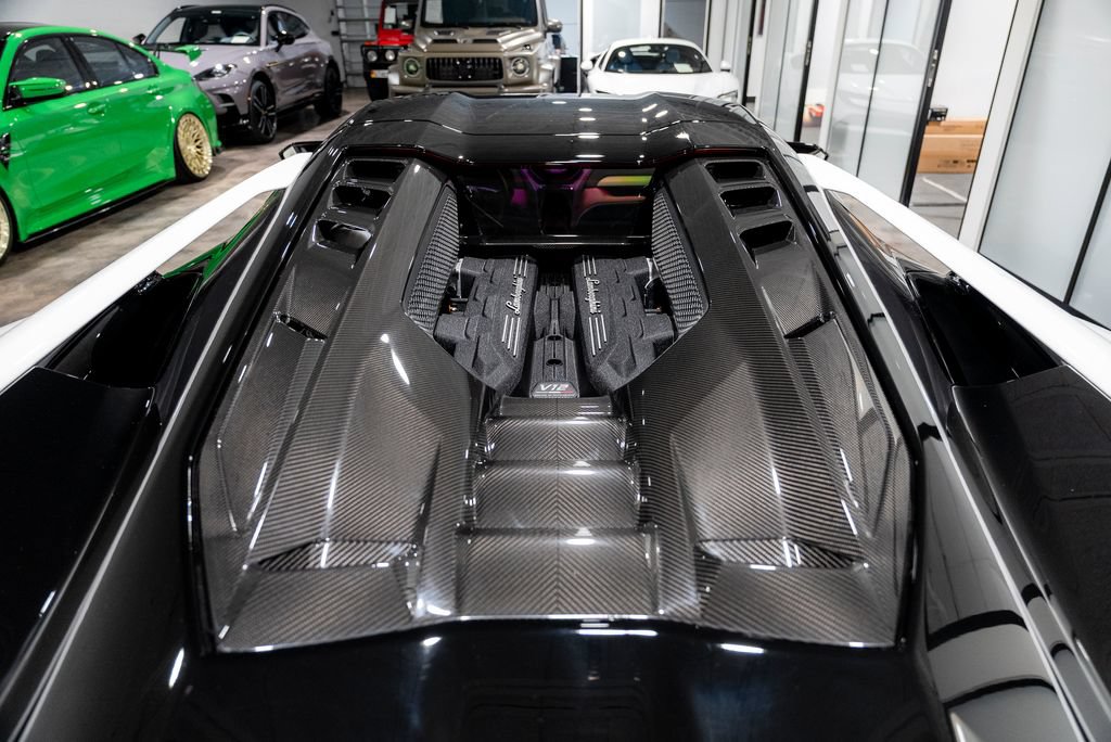 Used 2025 Lamborghini Revuelto AWD/4WD image 33