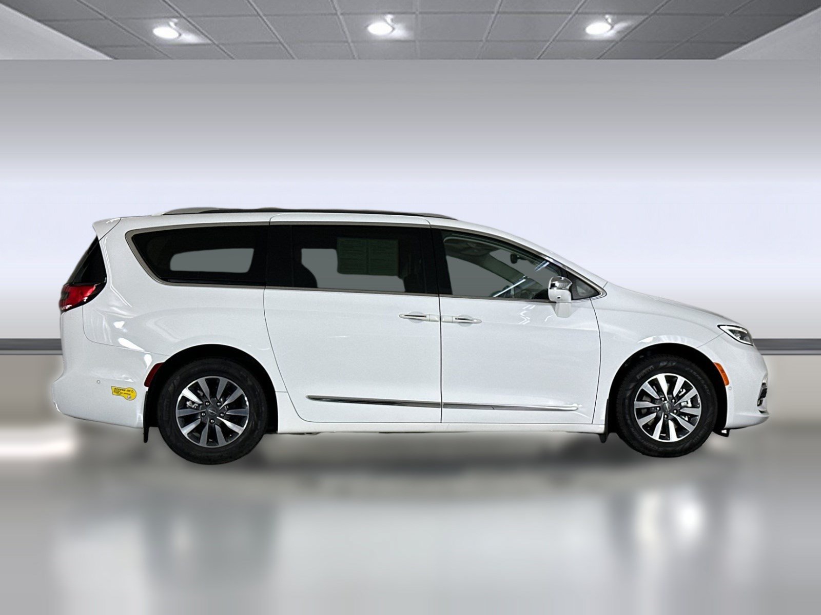 Used 2021 Chrysler Pacifica Limited w/ Uconnect Theater Family Group FWD image 7