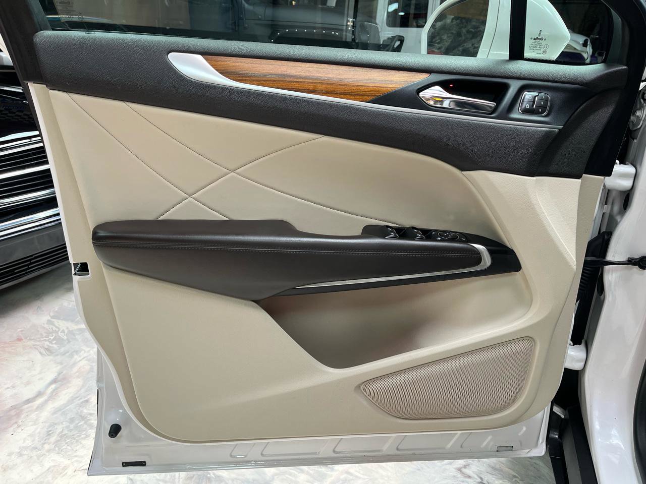 Used 2019 Lincoln MKC Select w/ Select Plus Package AWD/4WD image 28