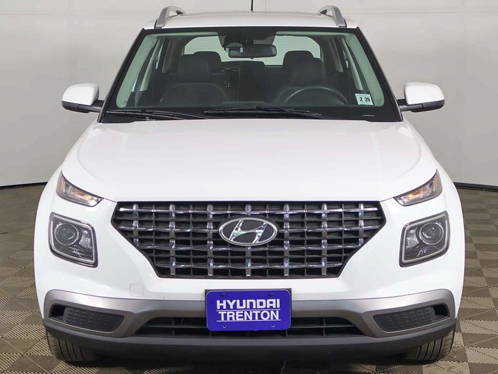 Certified 2024 Hyundai Venue SEL FWD image 10