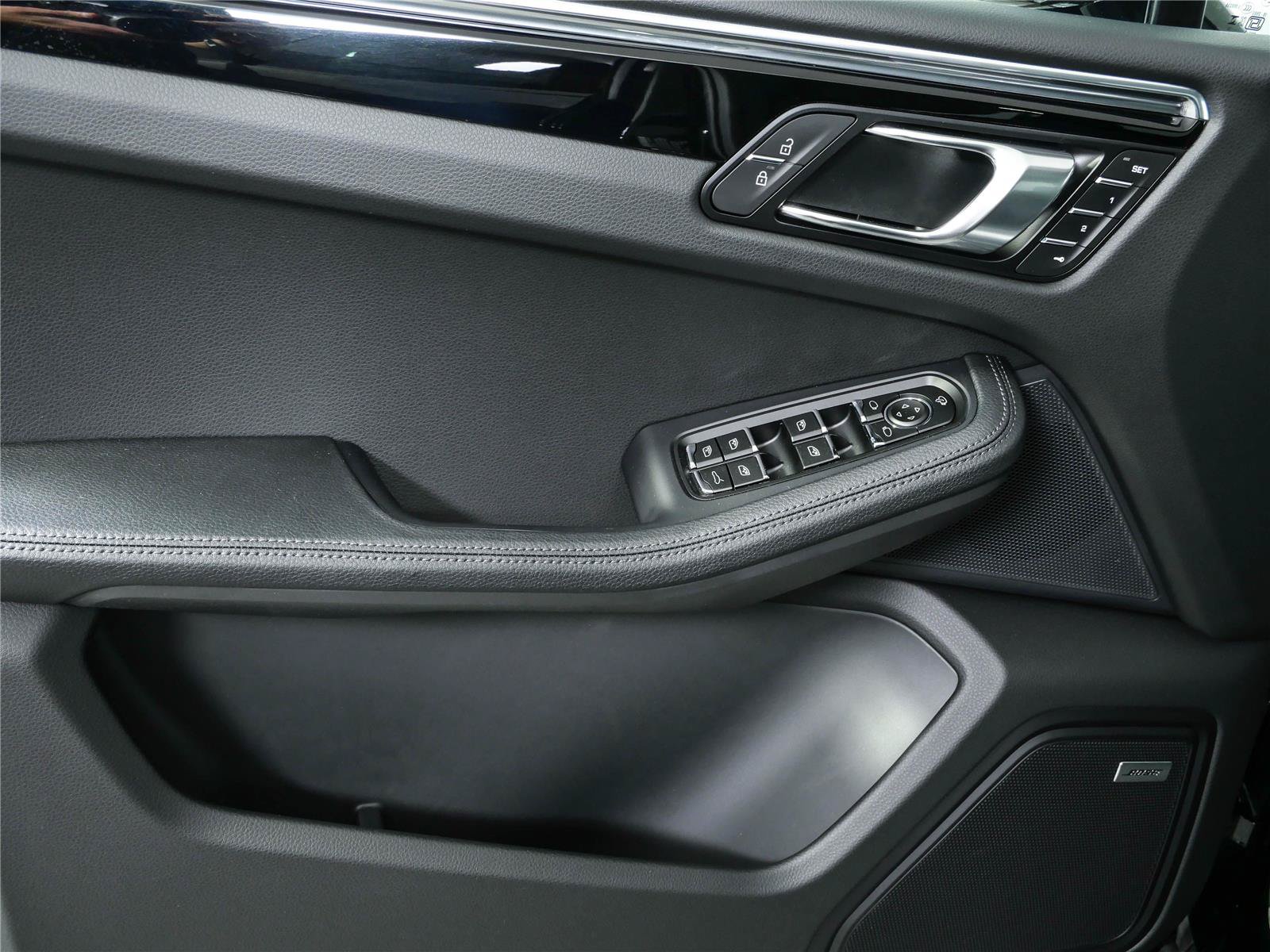 Certified 2026 Porsche Macan Turbo AWD/4WD image 6