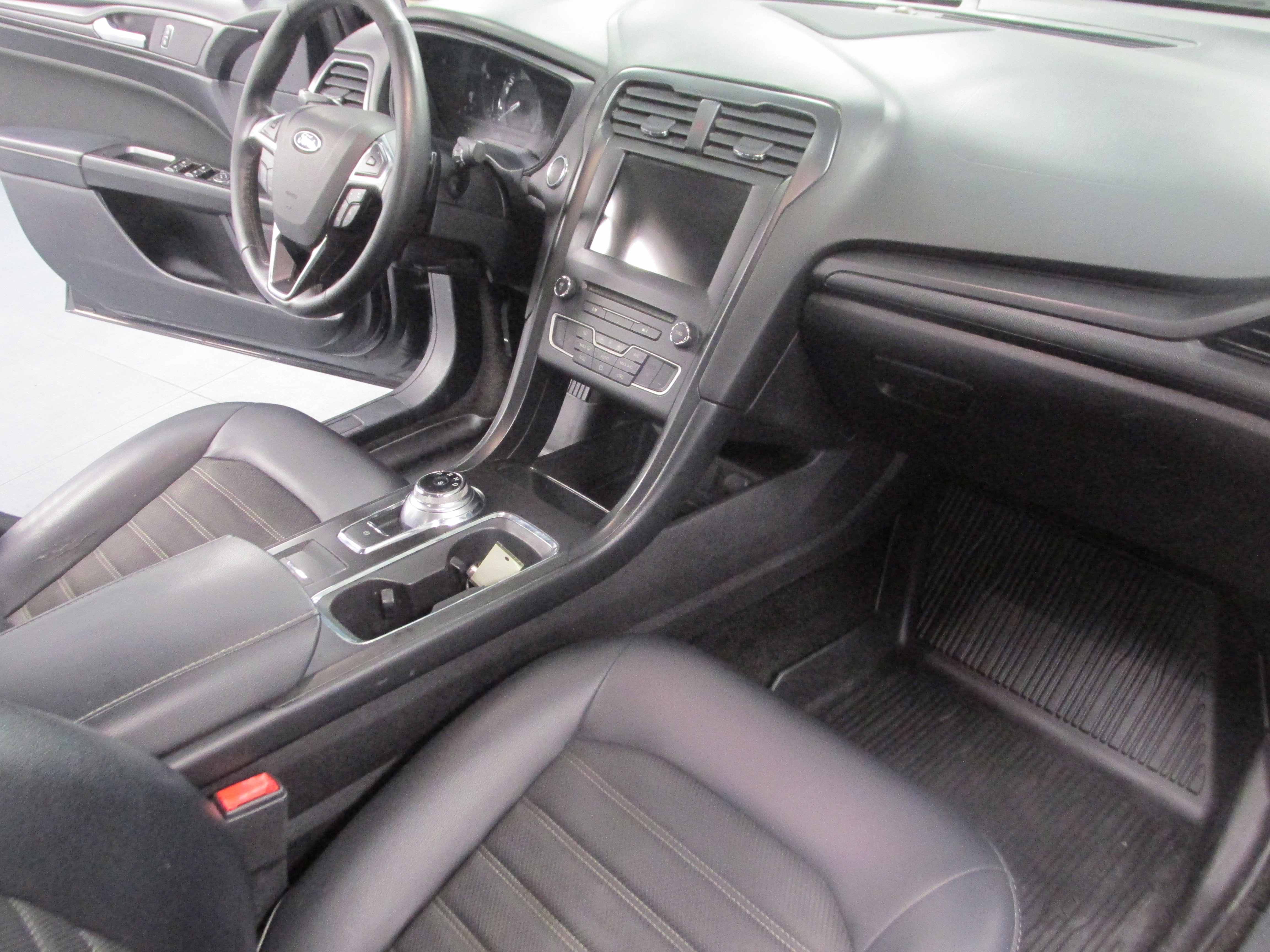 Used 2018 Ford Fusion SE w/ Equipment Group 201A FWD image 24