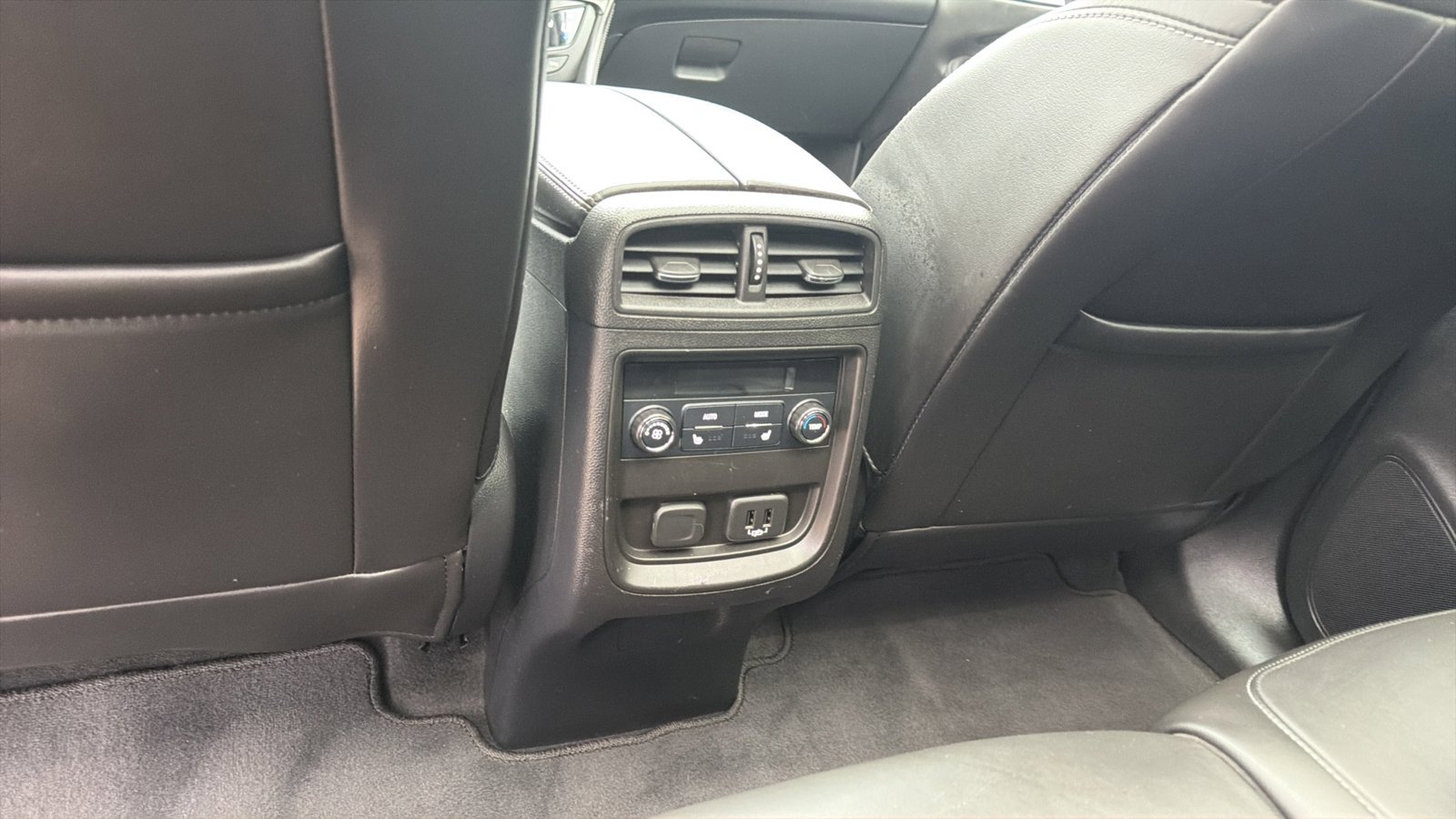 Used 2019 Buick Envision Essence FWD image 25
