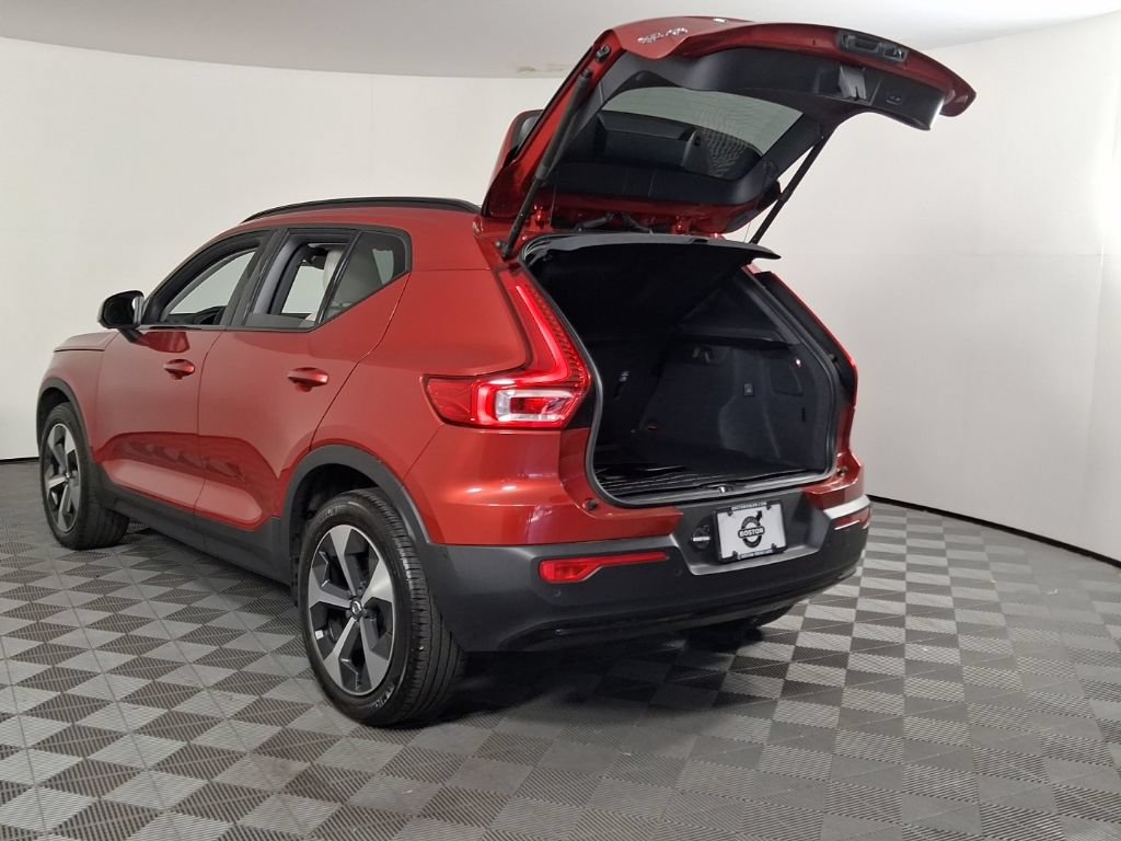 Certified 2023 Volvo XC40 B5 Ultimate w/ Climate Package AWD/4WD image 13