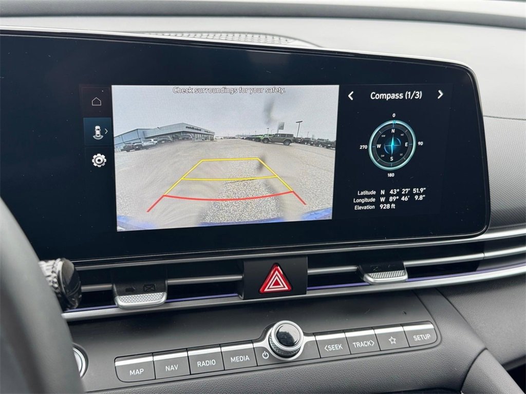 Used 2025 Hyundai Elantra Limited image 25