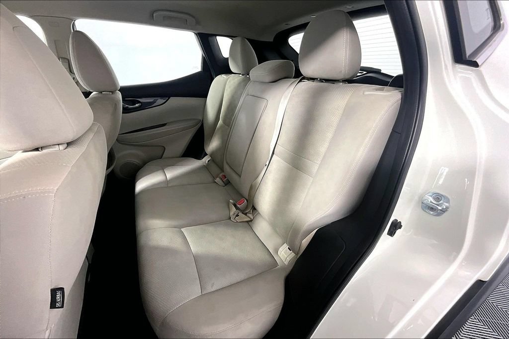 Used 2018 Nissan Rogue Sport SV w/ SV All-Weather Package AWD/4WD image 26