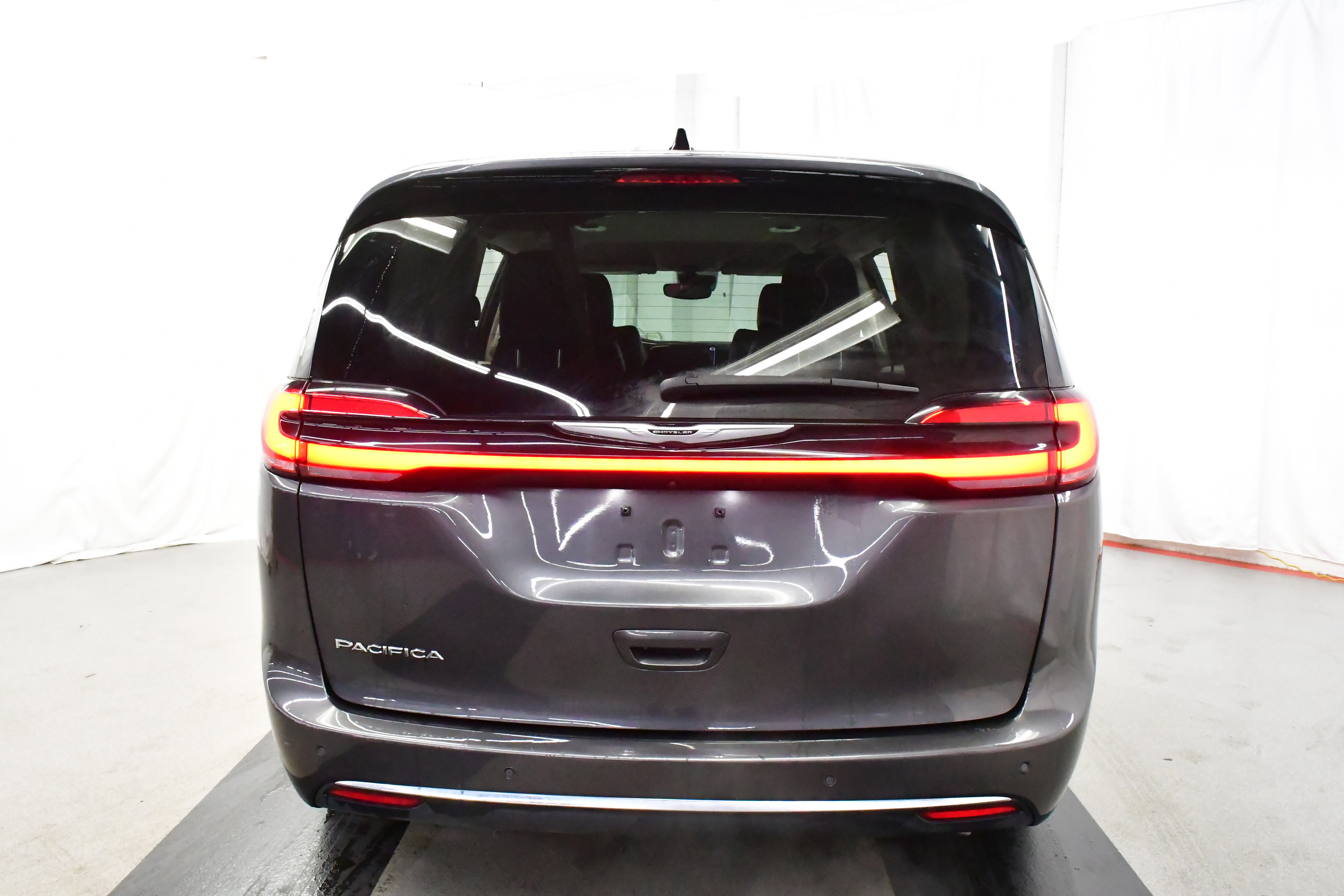 Used 2023 Chrysler Pacifica Limited image 11