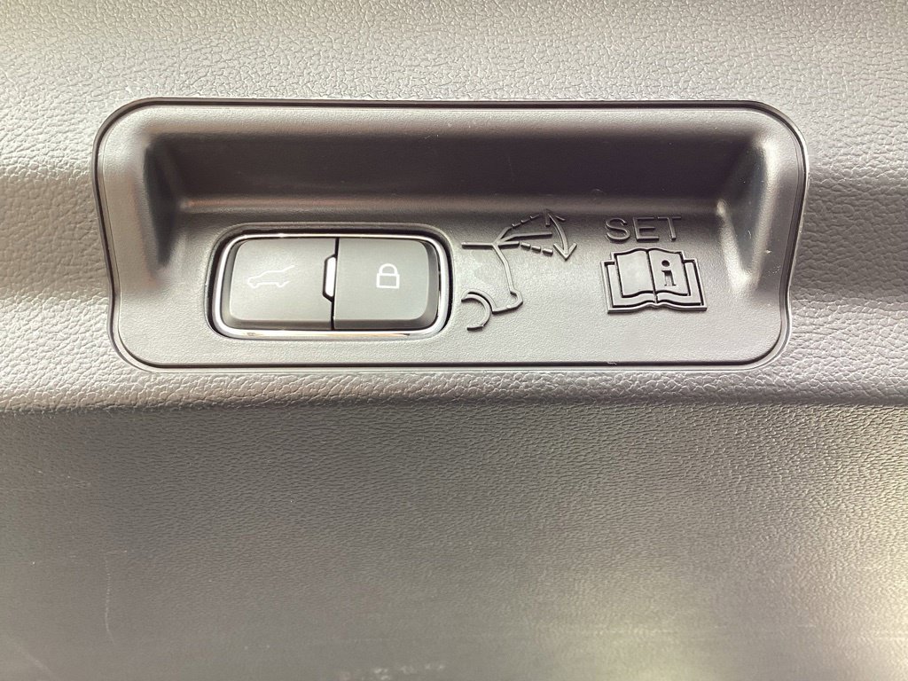 Used 2025 Ford Explorer Active RWD image 10