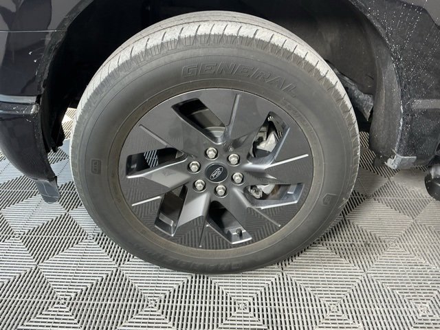 Used 2022 Ford F150 Lightning Lariat image 15