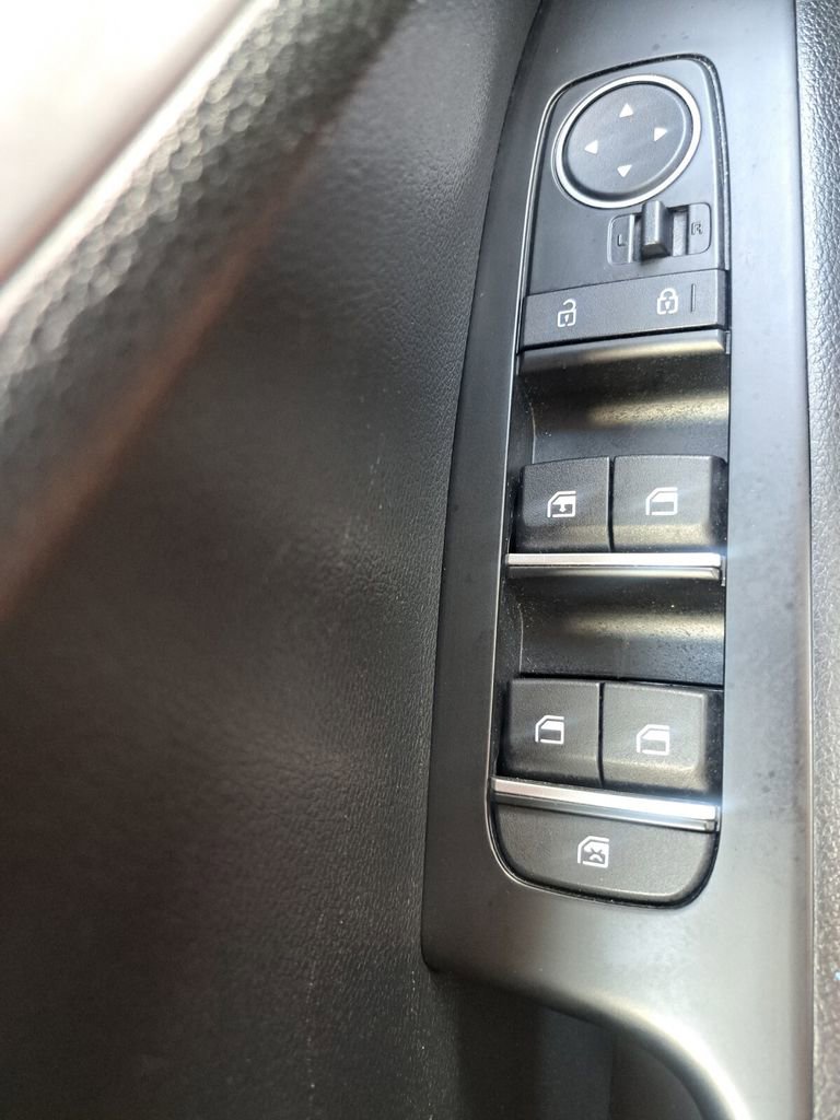 Used 2025 Kia Soul LX w/ LX Technology Package image 16