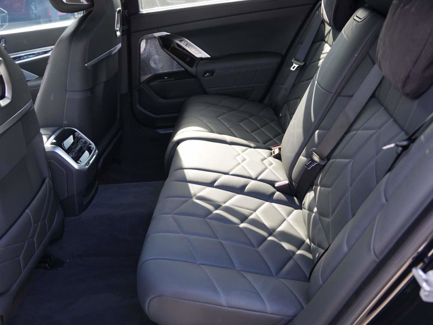 Used 2025 BMW i7 M70 image 12