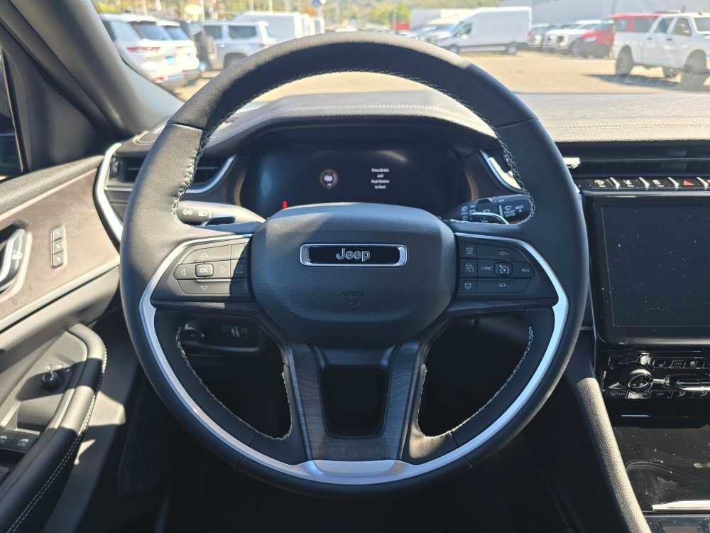 New 2025 Jeep Grand Cherokee Limited image 11