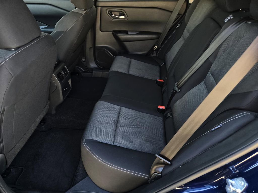Used 2025 Nissan Rogue SV image 12