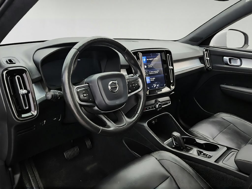 Used 2020 Volvo XC40 T5 Momentum AWD/4WD image 10