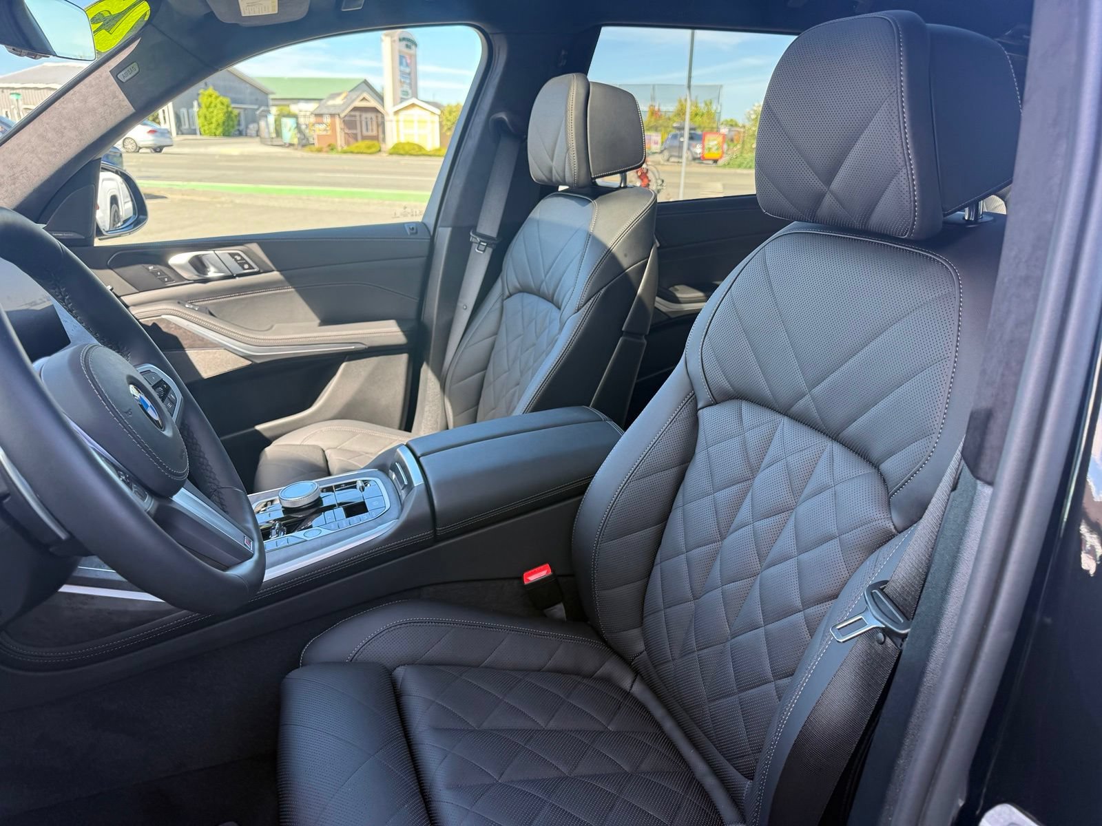 Used 2025 BMW X7 xDrive40i w/ M Sport Package AWD/4WD image 12