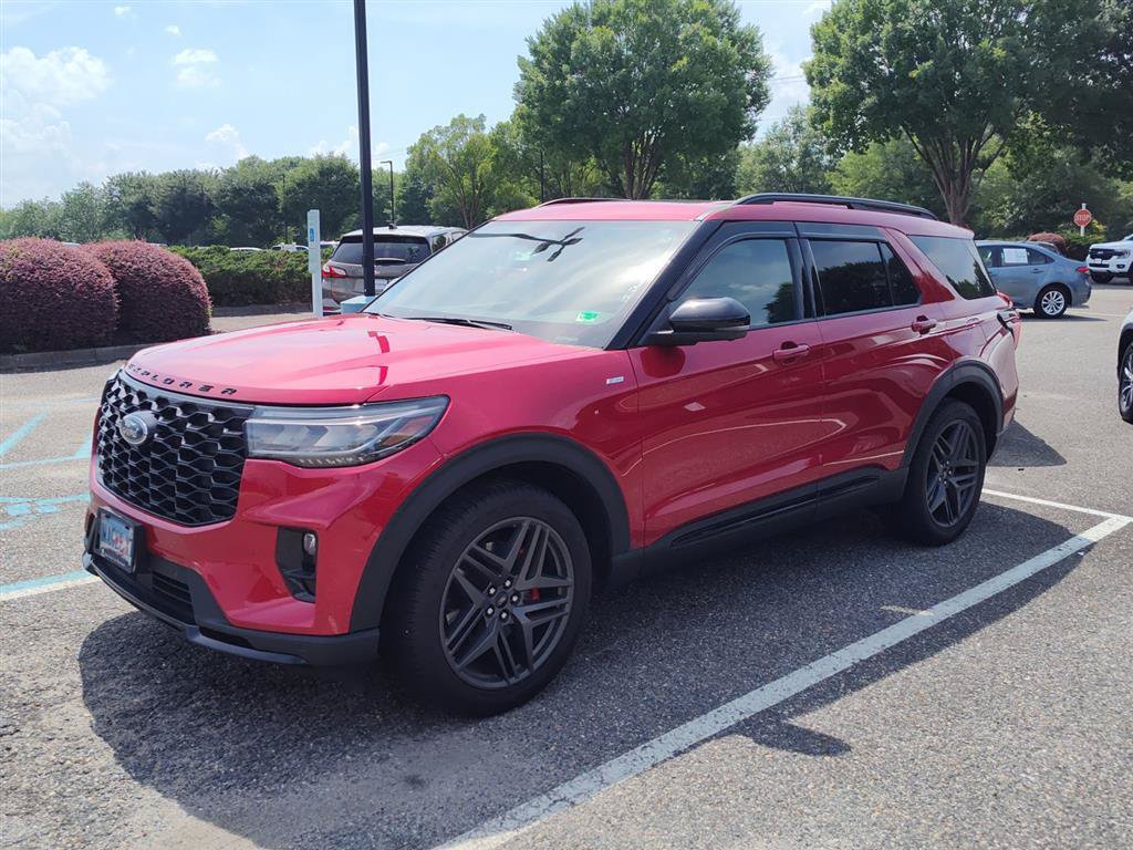 Certified 2025 Ford Explorer ST-Line w/ Premium Package AWD/4WD image 1