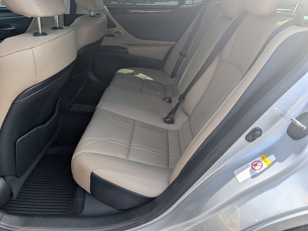 Used 2019 Lexus ES 350 Ultra Luxury w/ Accessory Package 2 FWD image 9