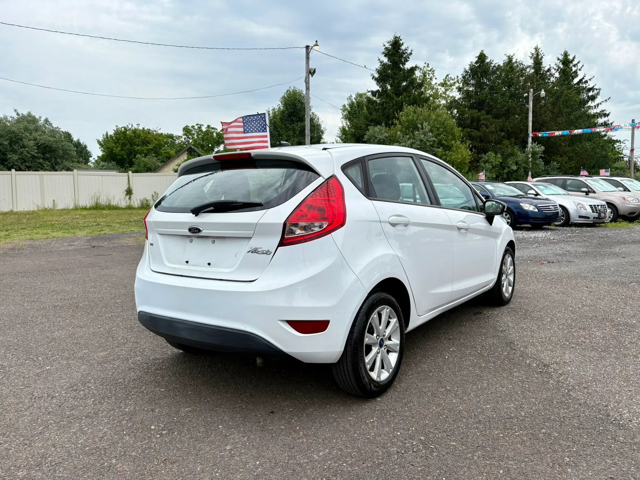 Used 2013 Ford Fiesta SE FWD image 5