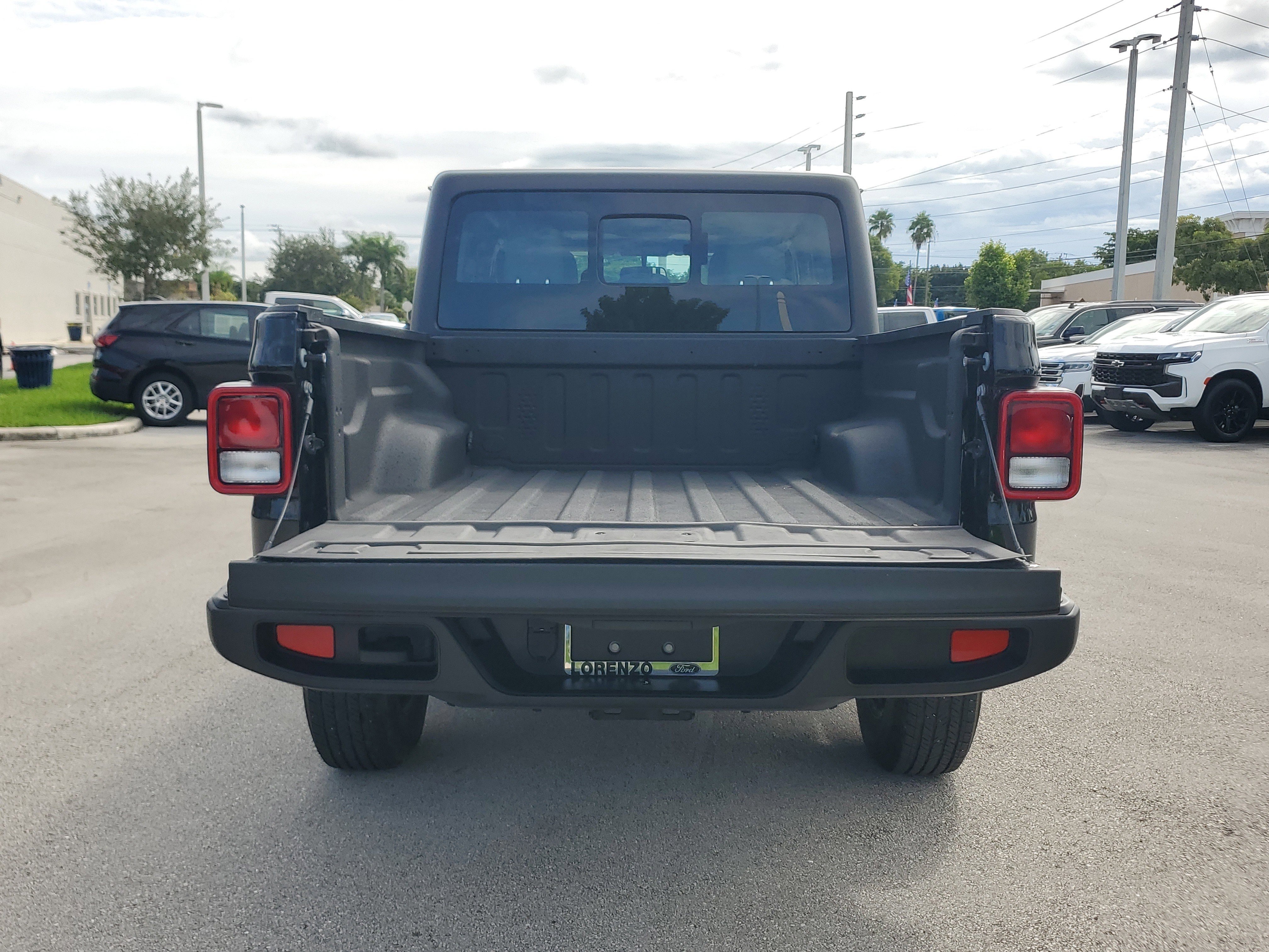 Used 2024 Jeep Gladiator Sport image 29