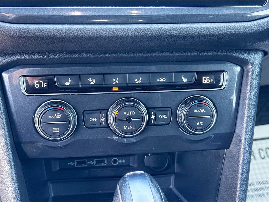 Used 2020 Volkswagen Tiguan SE R-Line image 34