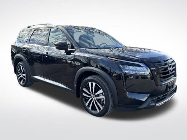Used 2025 Nissan Pathfinder Platinum w/ Black Appearance Package image 8