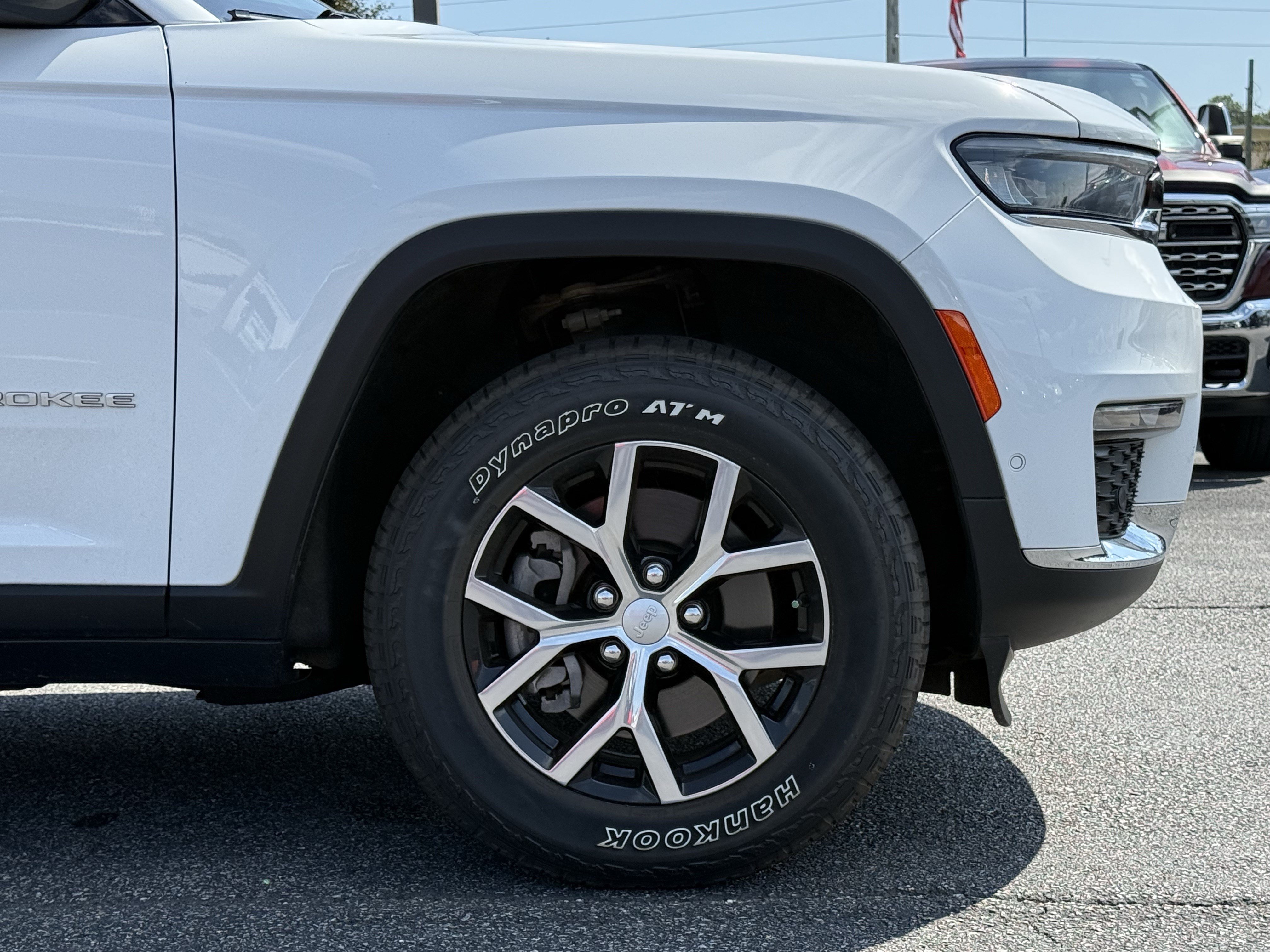 Used 2024 Jeep Grand Cherokee L Limited w/ Luxury Tech Group II RWD image 13