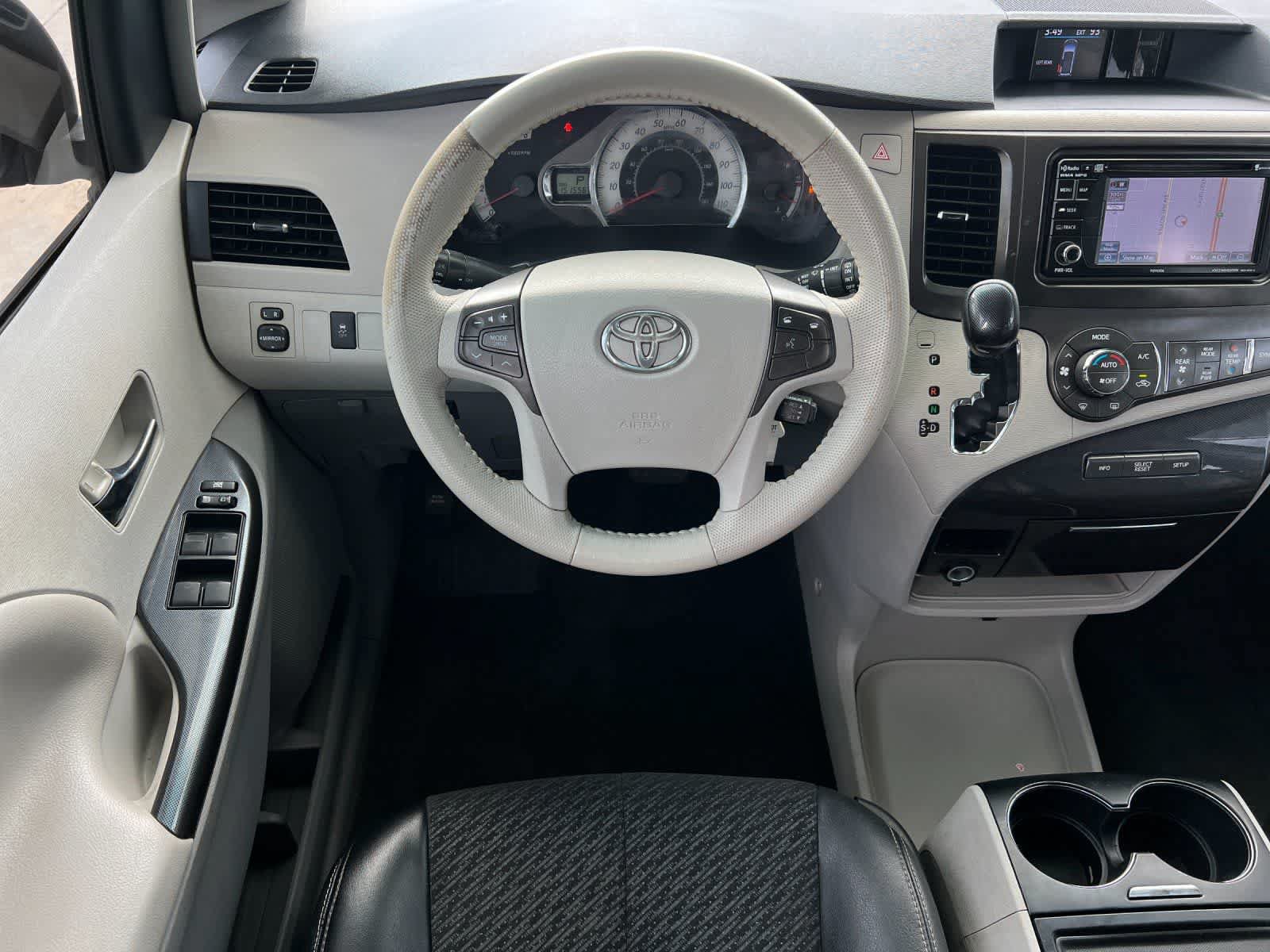 Used 2014 Toyota Sienna SE FWD image 15