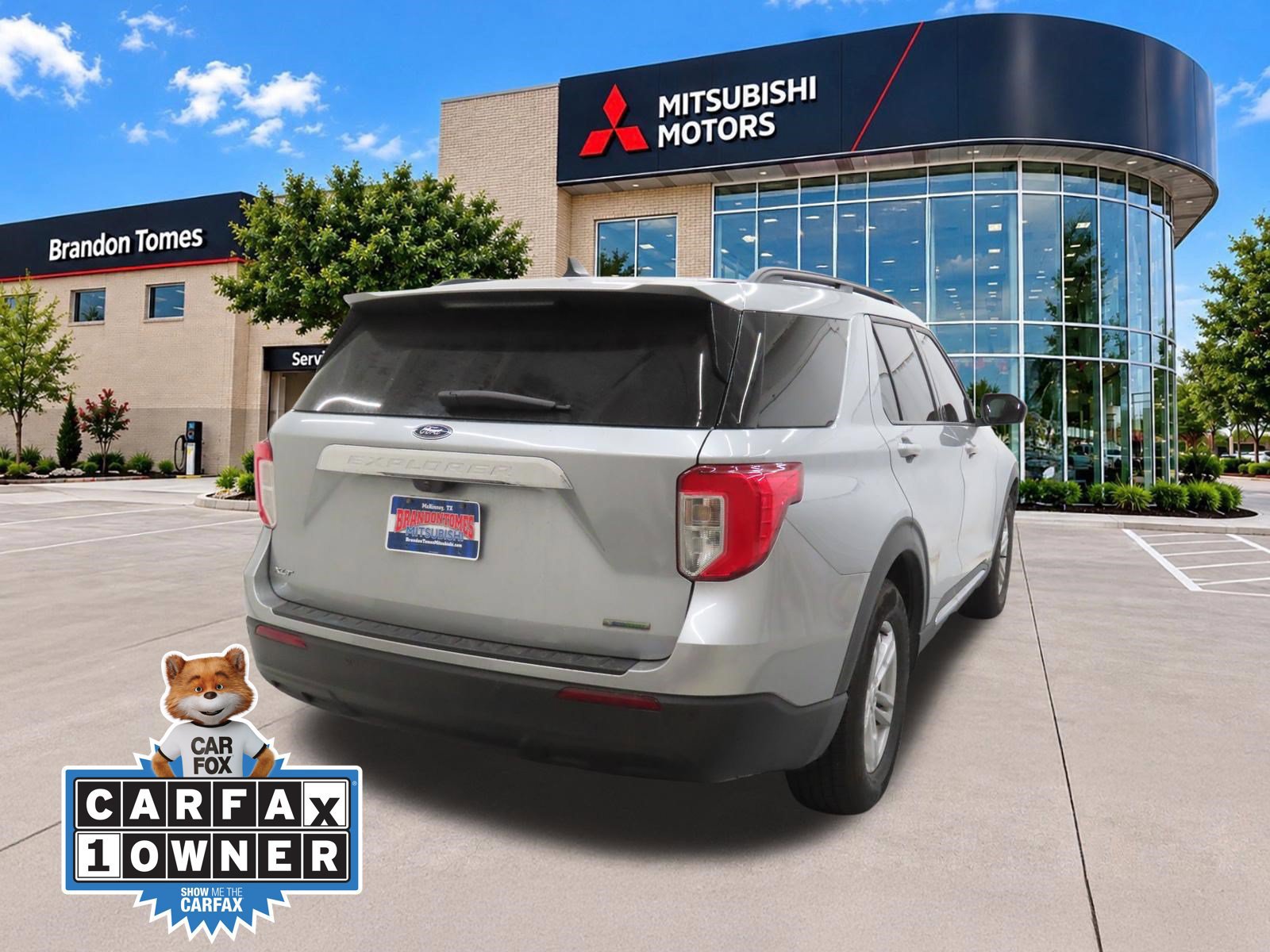 Used 2024 Ford Explorer XLT RWD image 3