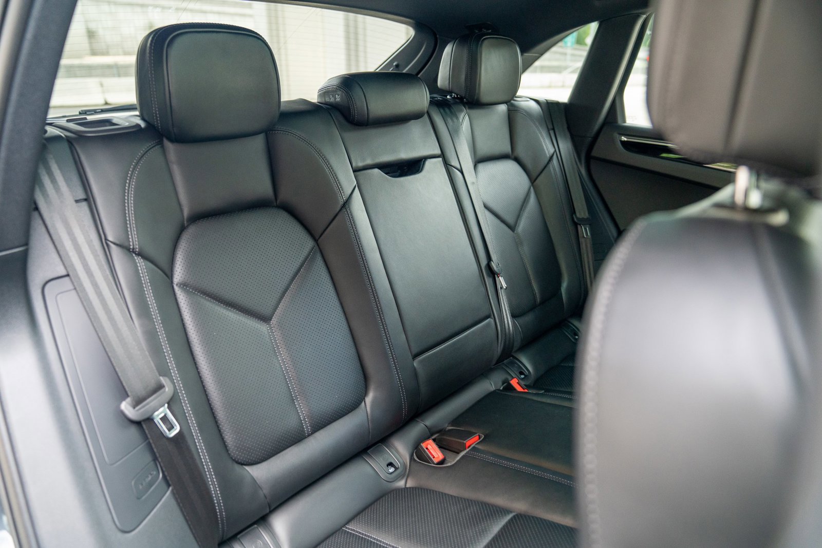 Certified 2025 Porsche Macan image 21