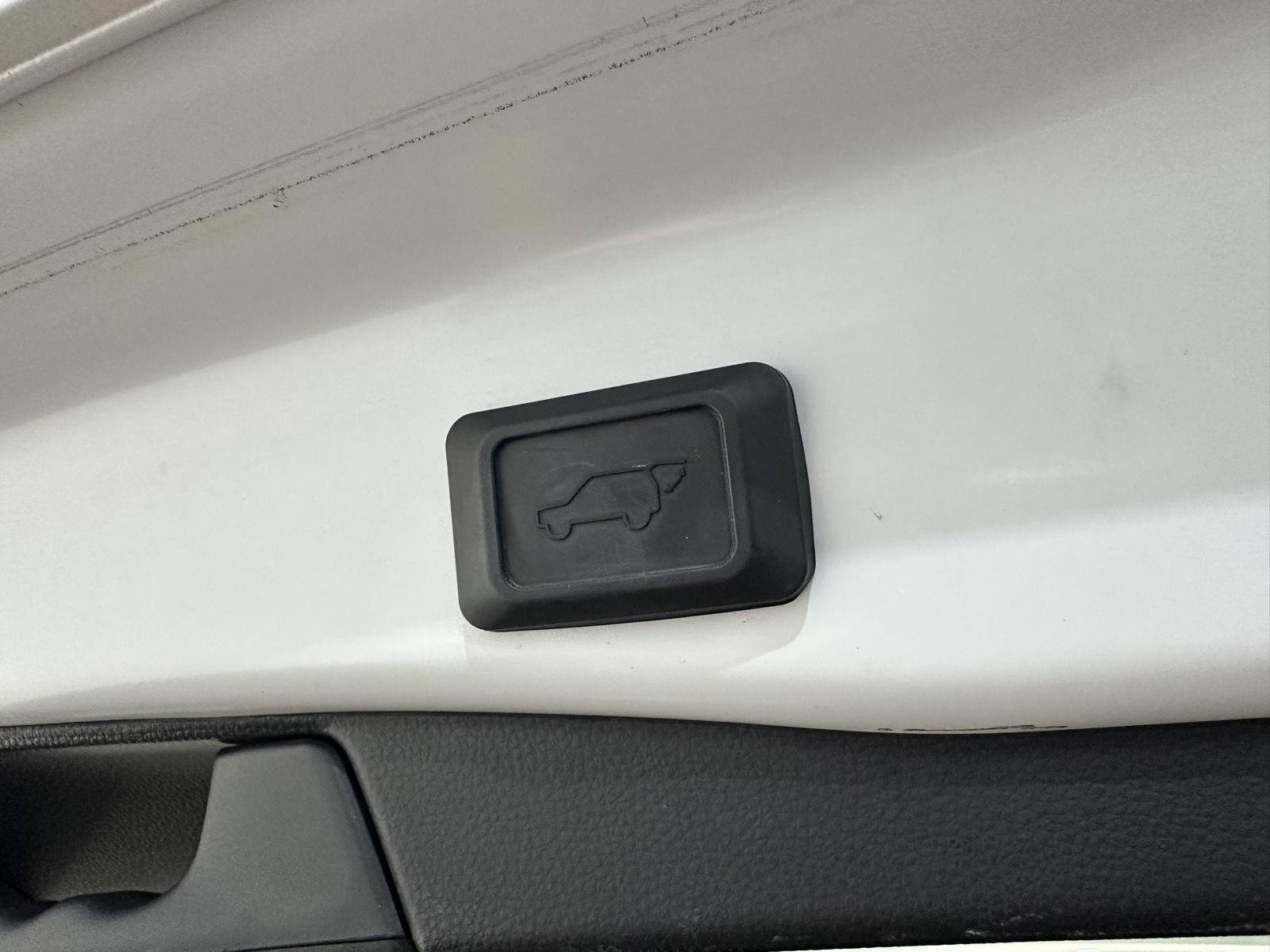 Used 2023 Toyota RAV4 SE w/ Convenience Package AWD/4WD image 28