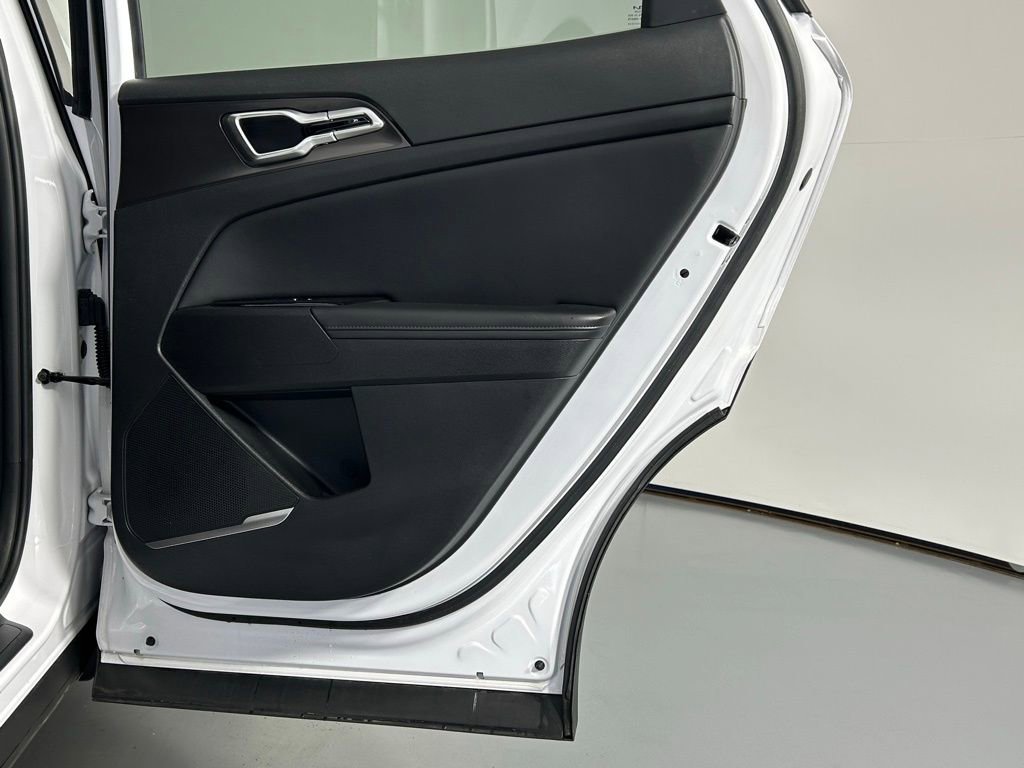 Used 2024 Kia Sportage EX image 11