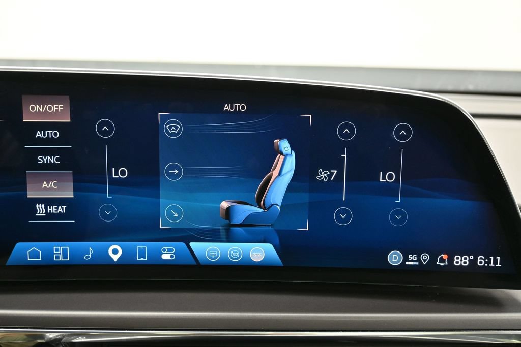 Used 2024 Cadillac Lyriq Tech RWD image 38