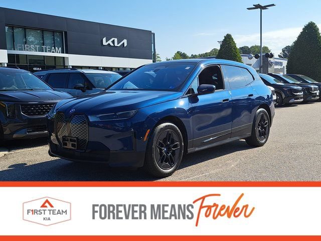Used 2025 BMW iX xDrive50 w/ Premium Package AWD/4WD image 1