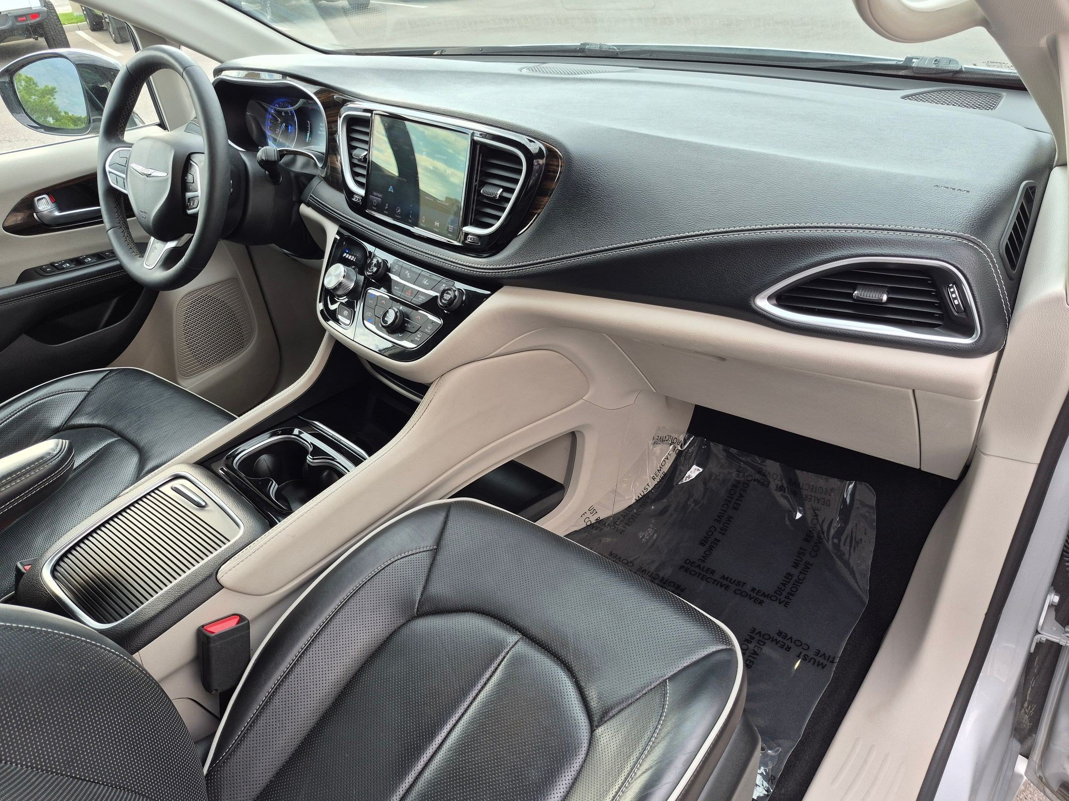 Used 2024 Chrysler Pacifica Limited FWD image 37