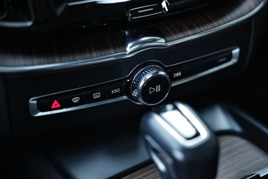 Used 2021 Volvo XC60 T5 Inscription w/ Protection Package Premier image 40