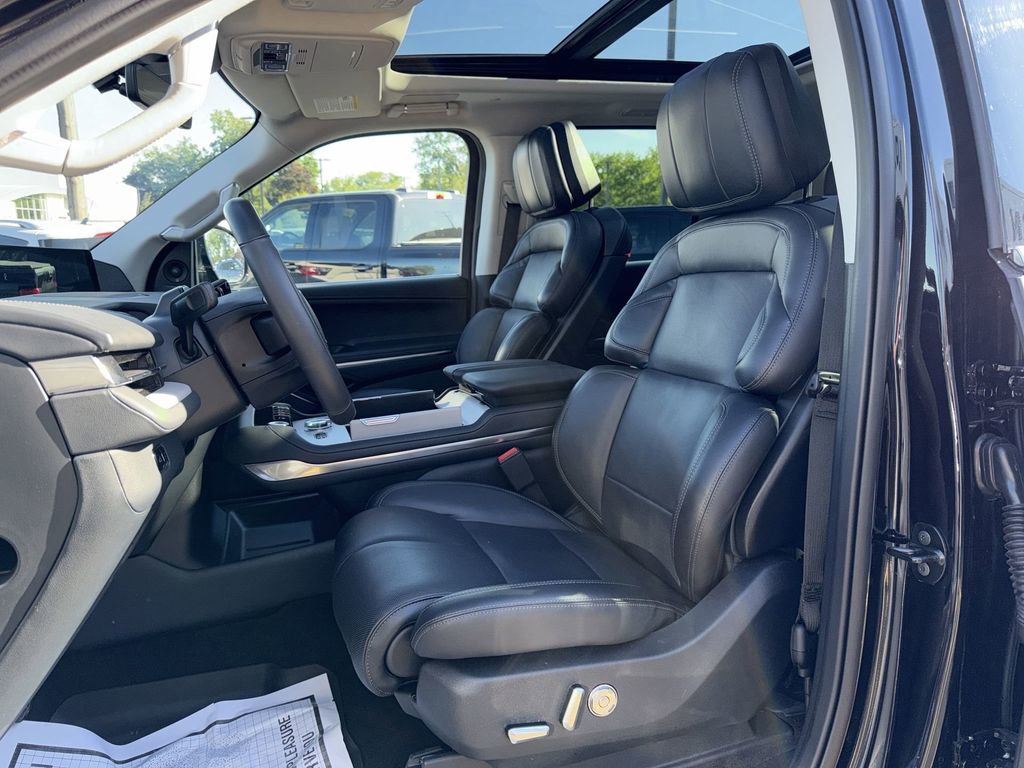 Certified 2025 Lincoln Navigator Reserve AWD/4WD image 13