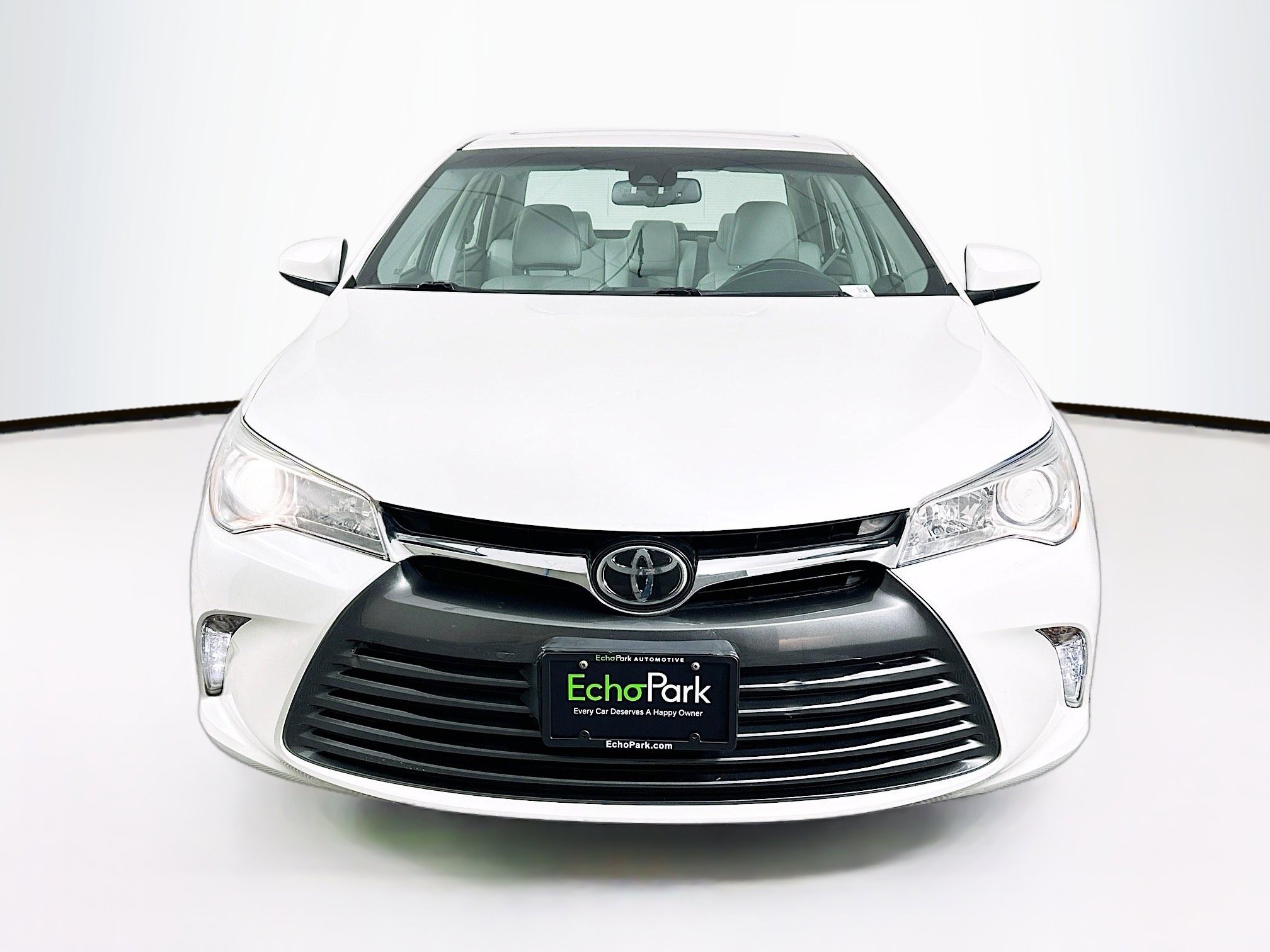 Used 2017 Toyota Camry XLE image 2