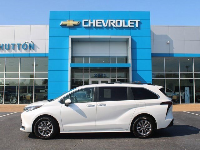 Used 2023 Toyota Sienna XLE
